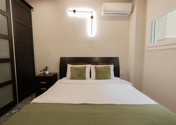The Urban Nest, By Jo & Key Living - Aristotelous Square *