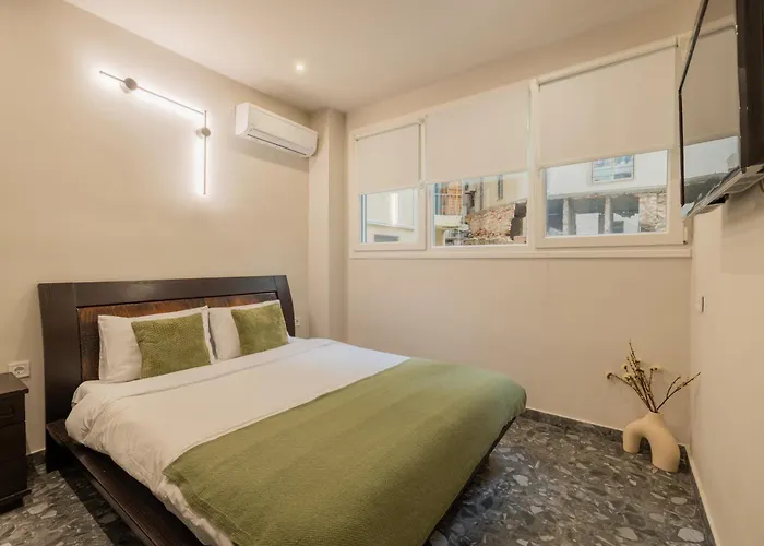 The Urban Nest, By Jo & Key Living - Aristotelous Square *