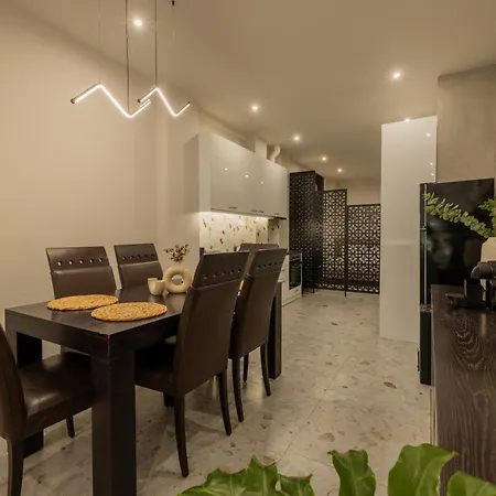 The Urban Nest, By Jo & Key Living - Aristotelous Square *